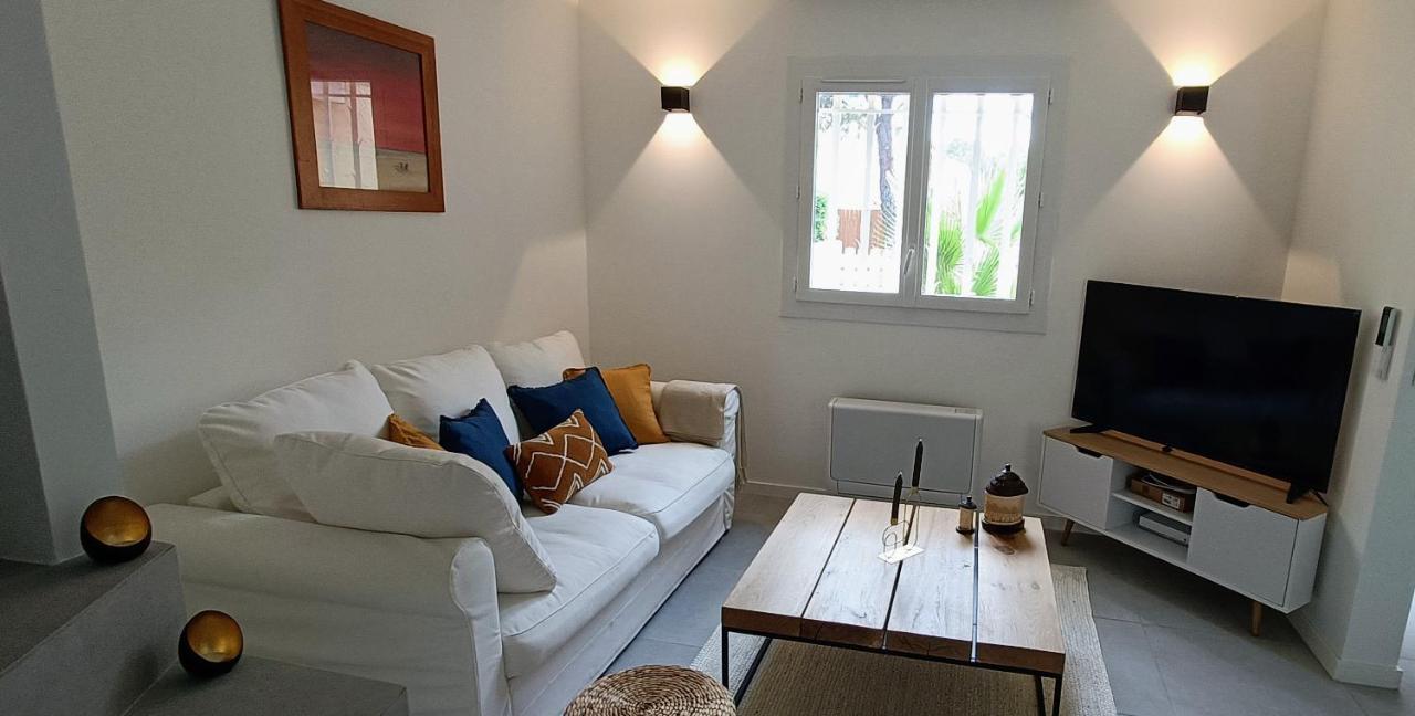 Belle Maison Mitoyenne De Standing Fréjus Exteriör bild